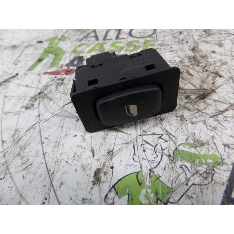 Interrupteur de leve vitre arriere droit CITROEN C8 Photo n°1