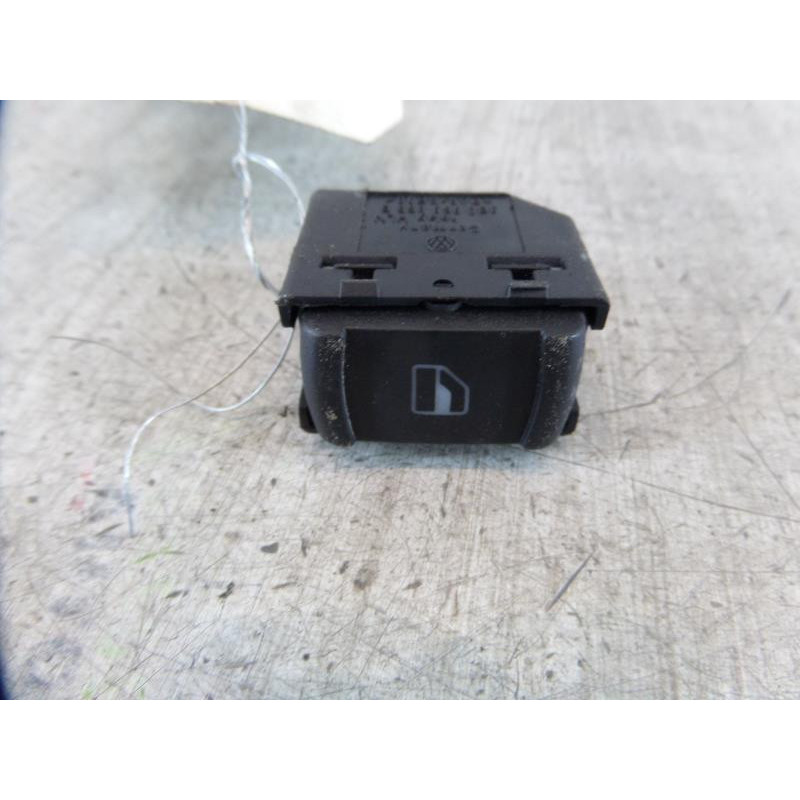 Interrupteur de leve vitre arriere gauche VOLKSWAGEN GOLF 4 Photo n°1