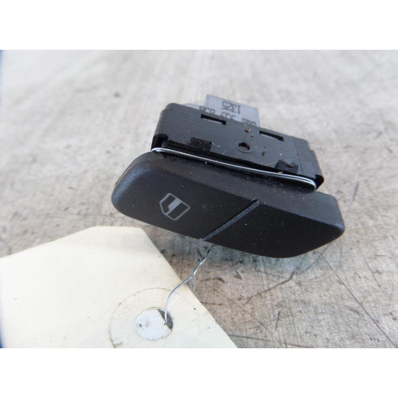 Interrupteur de leve vitre avant droit VOLKSWAGEN POLO 4 Photo n°1