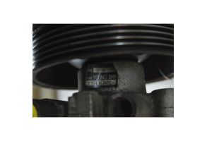 Pompe de direction HYUNDAI TRAJET Photo n°5