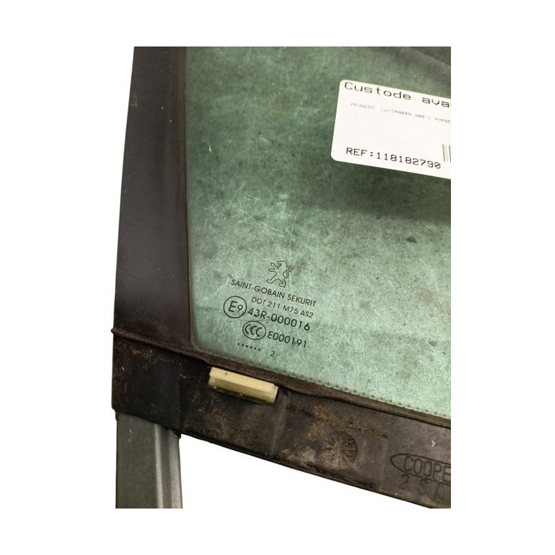 Custode avant droit (porte) PEUGEOT 308 1 Photo n°1