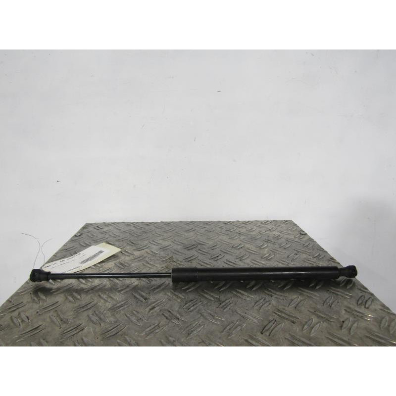 Verin de coffre TOYOTA AYGO 1 Photo n°1