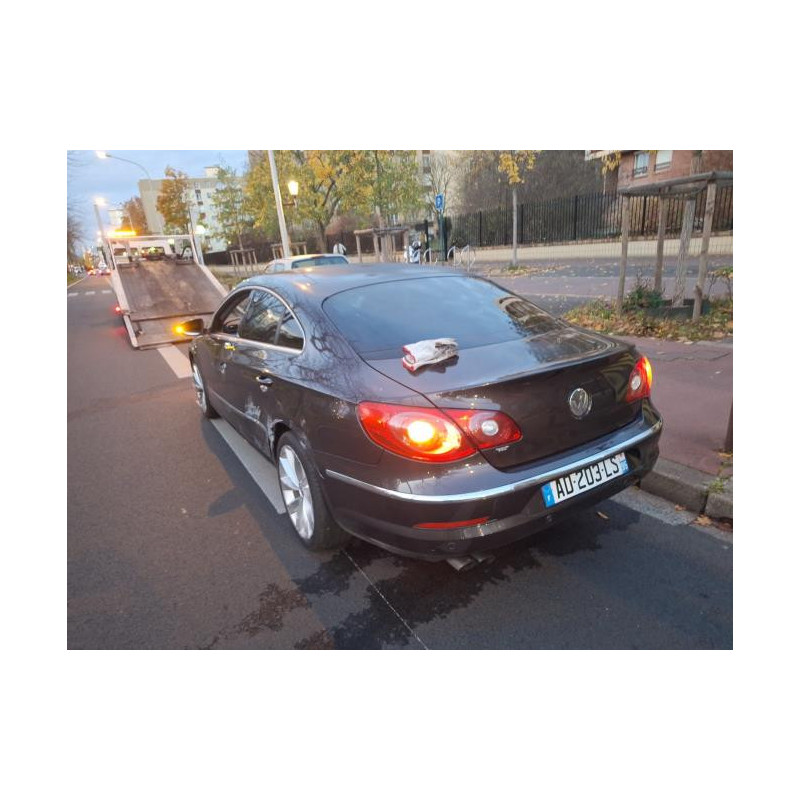 Vitre avant gauche VOLKSWAGEN PASSAT 5 Photo n°1