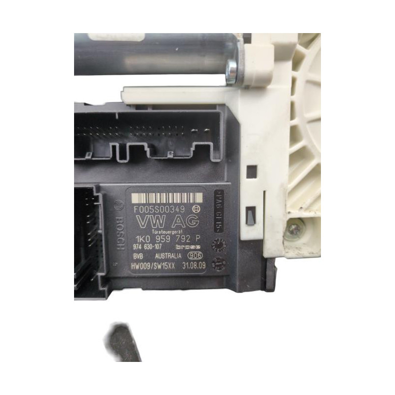 Leve vitre electrique avant droit VOLKSWAGEN PASSAT 5 Photo n°1