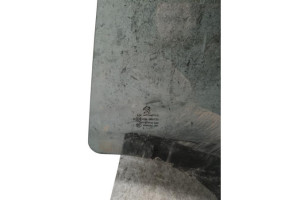 Vitre arriere droit PEUGEOT 207 Photo n°3