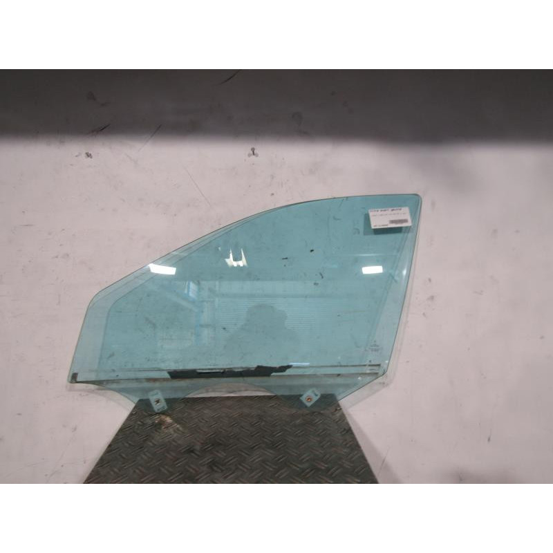 Vitre avant gauche MERCEDES CLASSE C 203 Photo n°1