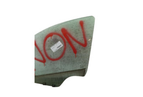 Vitre avant gauche DACIA DUSTER 1 Photo n°1