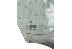 Vitre avant droit PEUGEOT 308 2 SW Photo n°6