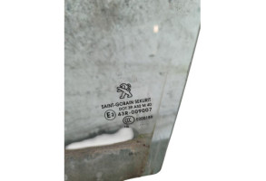 Vitre avant gauche PEUGEOT 308 2 SW Photo n°3