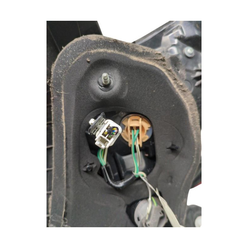 Feu arriere principal gauche (feux) TOYOTA YARIS 3 Photo n°1