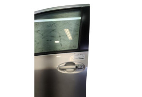 Porte avant gauche TOYOTA YARIS 2 Photo n°3