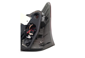 Feu arriere principal gauche (feux) TOYOTA YARIS 2 Photo n°5