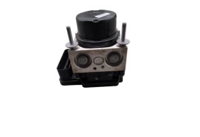 Bloc ABS (freins anti-blocage) TOYOTA YARIS 3 Photo n°5