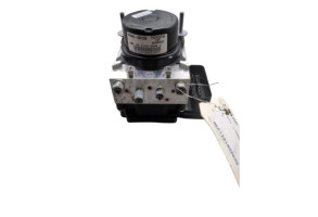 Bloc ABS (freins anti-blocage) TOYOTA YARIS 3 Photo n°9