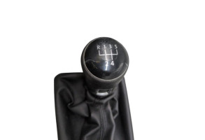 Pommeau de vitesses VOLKSWAGEN POLO 6 Photo n°1