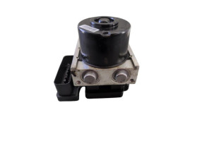 Bloc ABS (freins anti-blocage) TOYOTA YARIS 2 Photo n°3