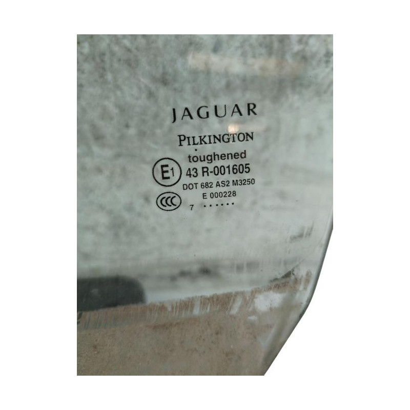 Vitre avant gauche JAGUAR XK 2 Photo n°1