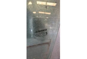 Vitre avant gauche RENAULT CLIO 4 Photo n°1