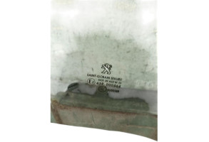 Vitre avant droit PEUGEOT 2008 1 Photo n°1