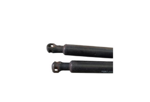 Verin de coffre RENAULT CLIO 3 Photo n°3