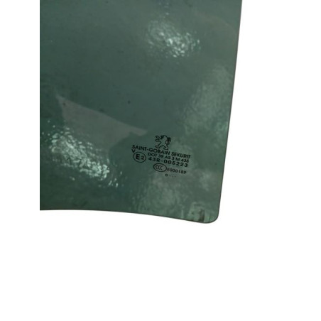 Vitre arriere droit PEUGEOT 207