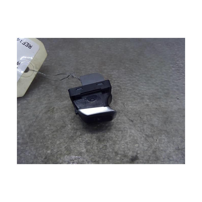 Interrupteur de leve vitre arriere droit AUDI A4 3 Photo n°1