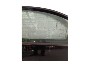 Porte avant droit VOLKSWAGEN GOLF 5 Photo n°8