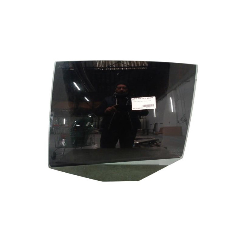 Vitre arriere gauche VOLKSWAGEN GOLF 5 Photo n°1