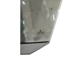 Vitre avant gauche VOLKSWAGEN GOLF 5 Photo n°1