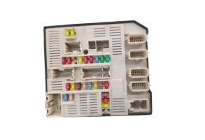 Boitier servitude moteur (BSM) RENAULT MEGANE 3 Photo n°3