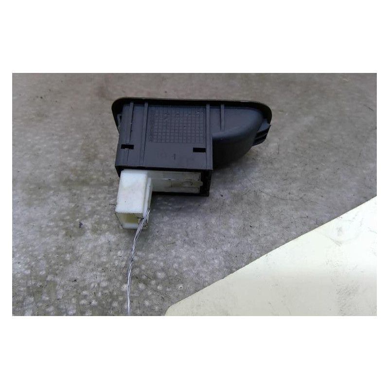 Interrupteur de leve vitre arriere droit SKODA ROOMSTER Photo n°1