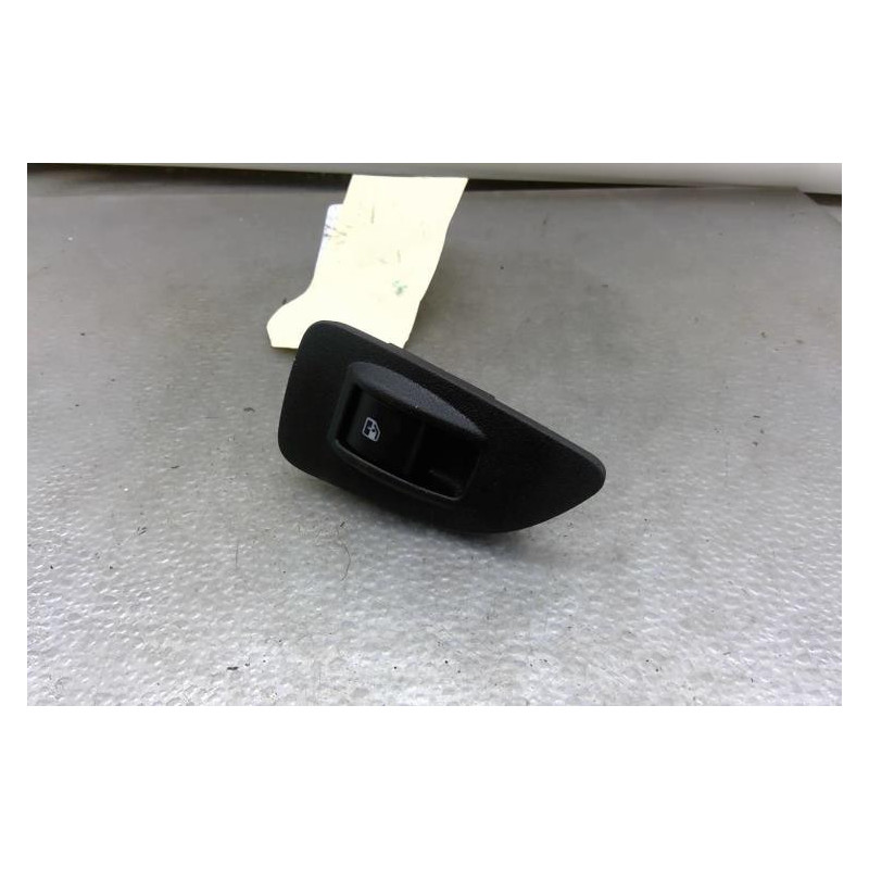Interrupteur de leve vitre arriere droit FIAT BRAVO 2 Photo n°1