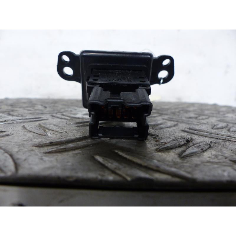 Bouton de warning NISSAN ALMERA TINO Photo n°1