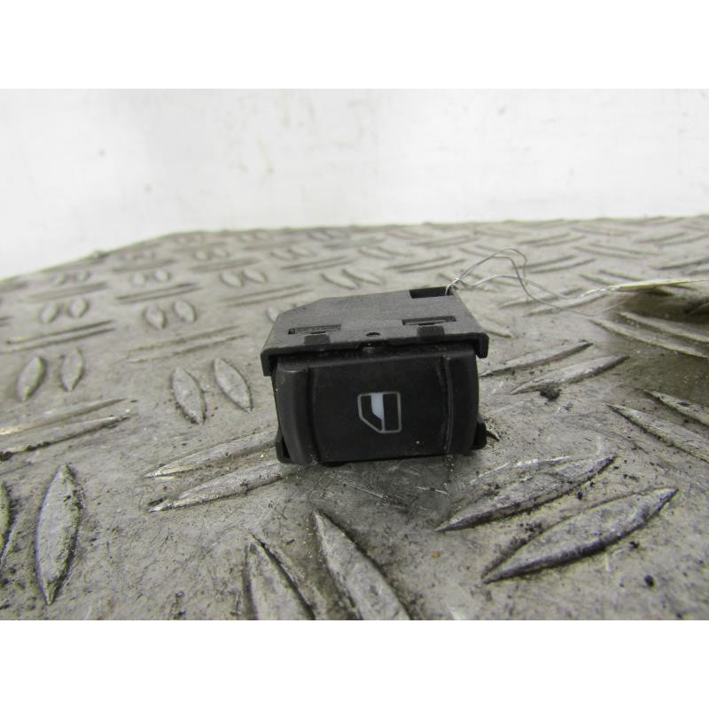 Interrupteur de leve vitre avant droit VOLKSWAGEN GOLF 4 Photo n°1