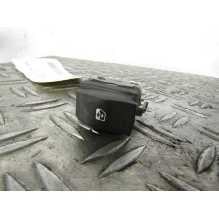 Interrupteur de leve vitre avant droit RENAULT CLIO 2