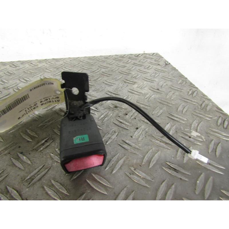 Attache ceinture arriere droit KIA CEE-D 1 SPORT WAGON Photo n°1