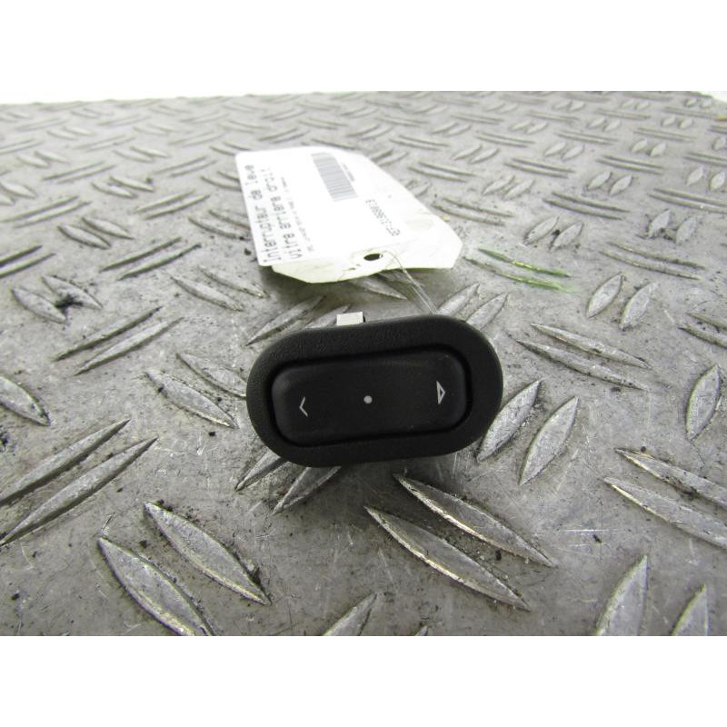 Interrupteur de leve vitre arriere droit OPEL MERIVA A Photo n°1