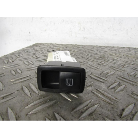 Interrupteur de leve vitre arriere gauche MERCEDES CLASSE B 245