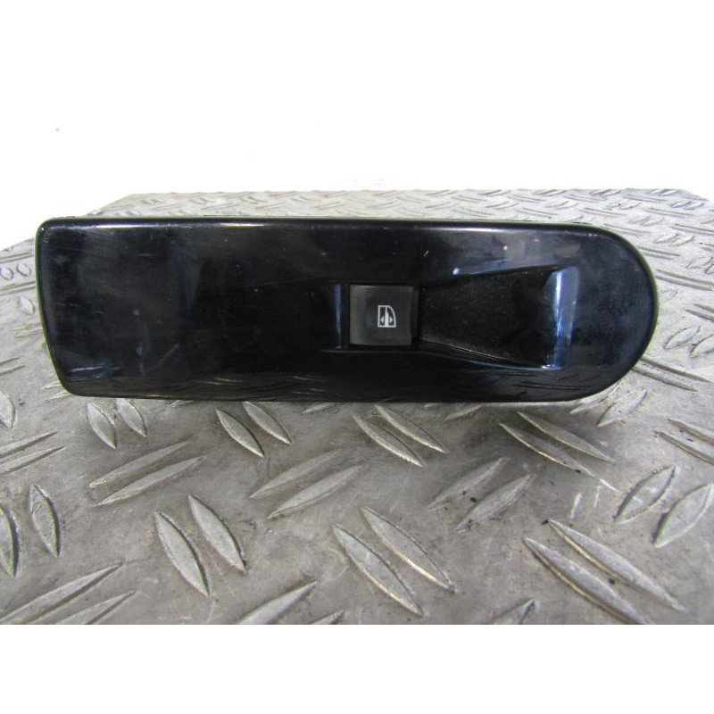 Interrupteur de leve vitre avant droit RENAULT CLIO 4 Photo n°1