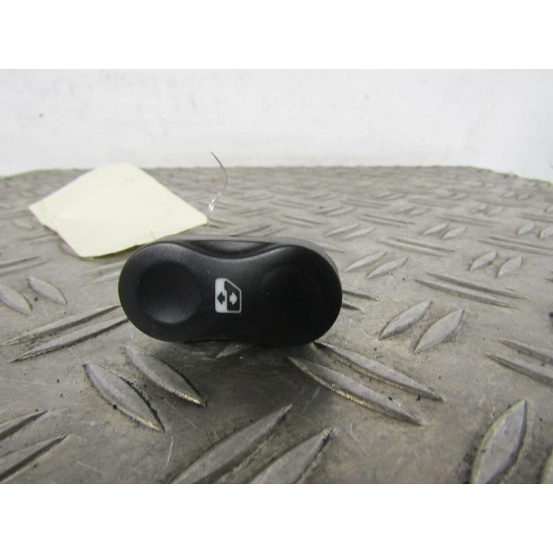 Interrupteur de leve vitre avant gauche DACIA DUSTER 1 Photo n°1