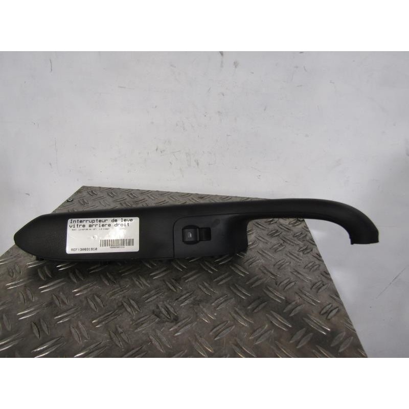 Interrupteur de leve vitre arriere droit AUDI A4 2 Photo n°1
