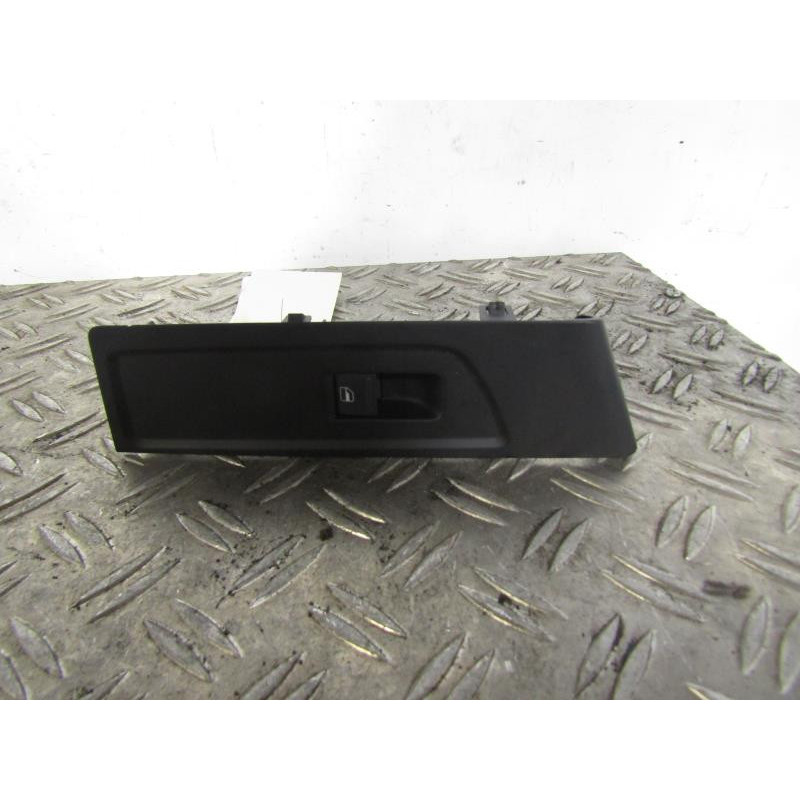 Interrupteur de leve vitre avant droit VOLKSWAGEN PASSAT 6 Photo n°1