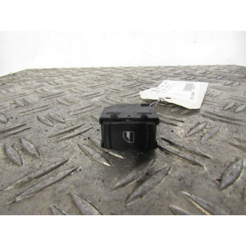 Interrupteur de leve vitre avant droit VOLKSWAGEN PASSAT 4 Photo n°1