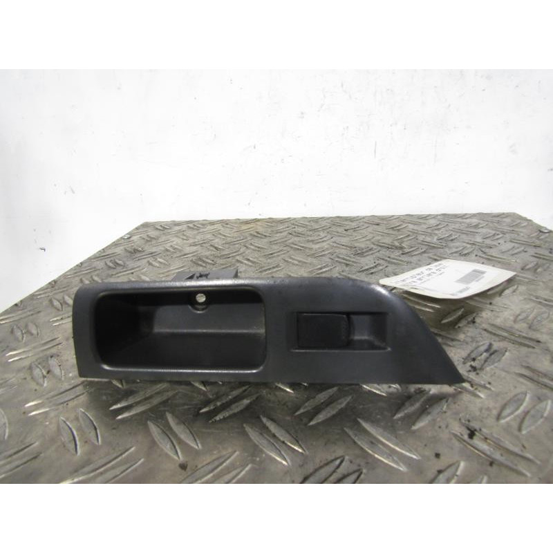 Interrupteur de leve vitre arriere droit SUZUKI SWIFT 3 Photo n°1