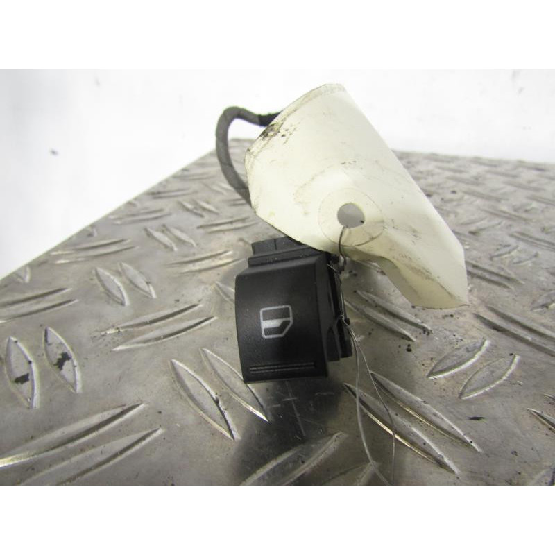 Interrupteur de leve vitre avant droit VOLKSWAGEN PASSAT 5 Photo n°1