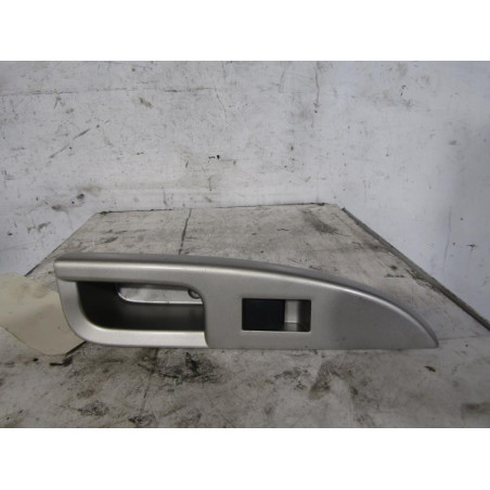 Interrupteur de leve vitre arriere droit TOYOTA URBAN CRUISER