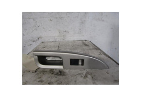 Interrupteur de leve vitre arriere droit TOYOTA URBAN CRUISER Photo n°1