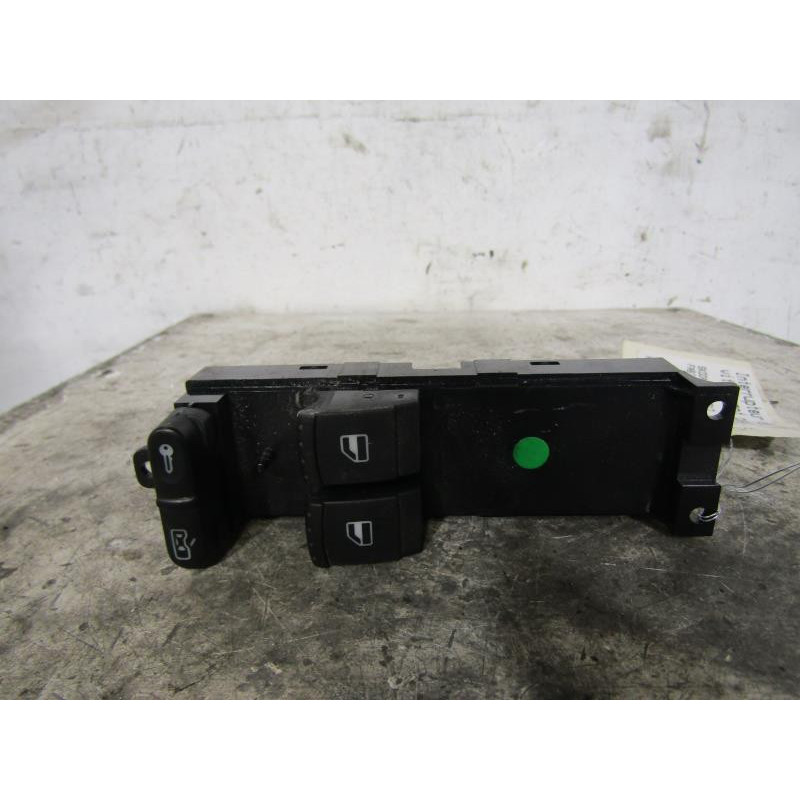 Interrupteur de leve vitre avant gauche SKODA FABIA 1 Photo n°1