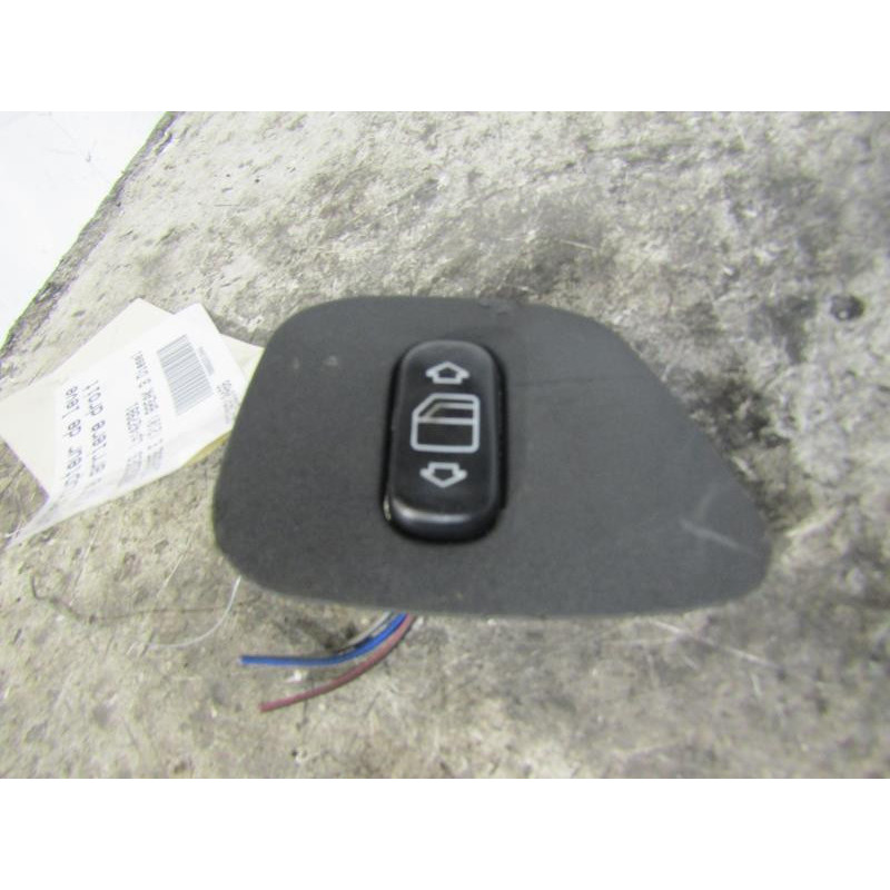 Interrupteur de leve vitre arriere droit MERCEDES CLASSE E 210 Photo n°1