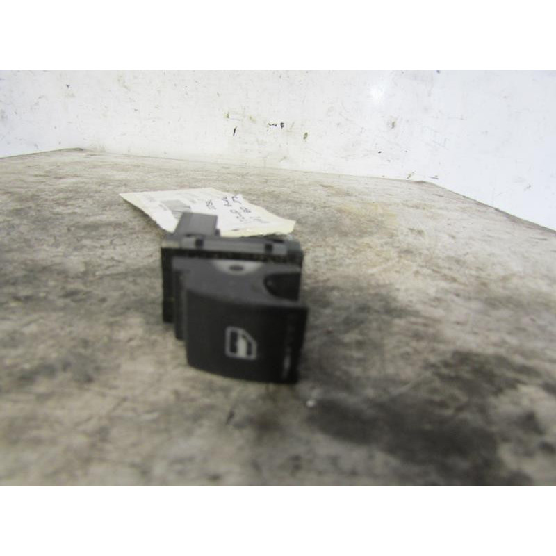 Interrupteur de leve vitre arriere droit VOLKSWAGEN GOLF PLUS Photo n°1